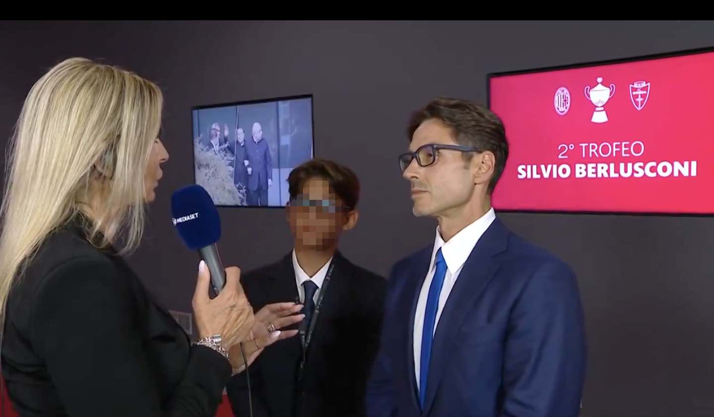 Pier Silvio Berlusconi mostra in TV il figlio Lorenzo e la somiglianza è impressionante (VIDEO)