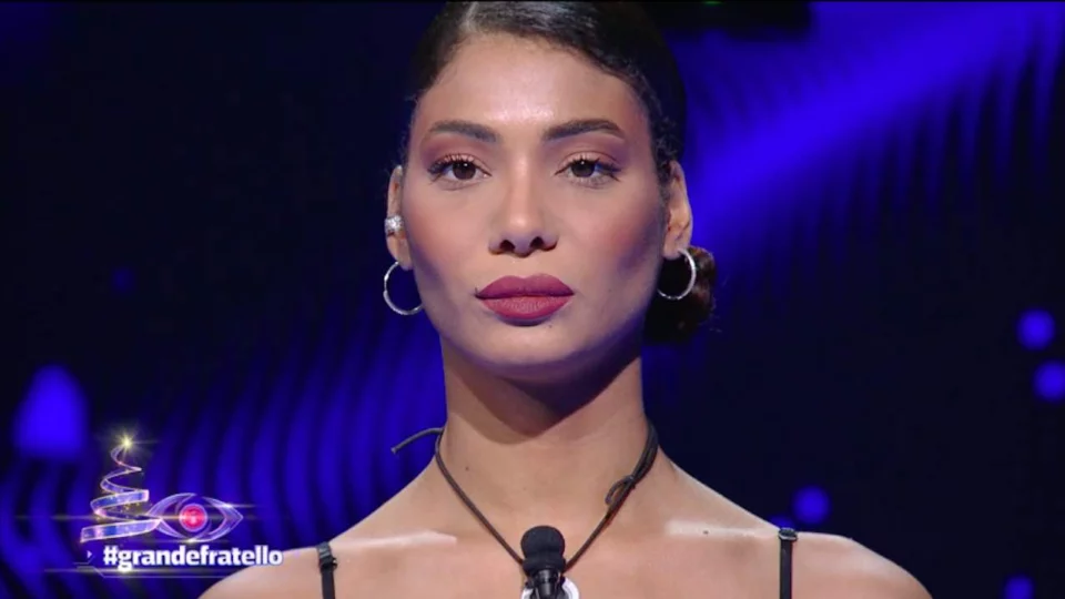 Grande Fratello, Yulia parla per la prima volta dopo l'abbandono