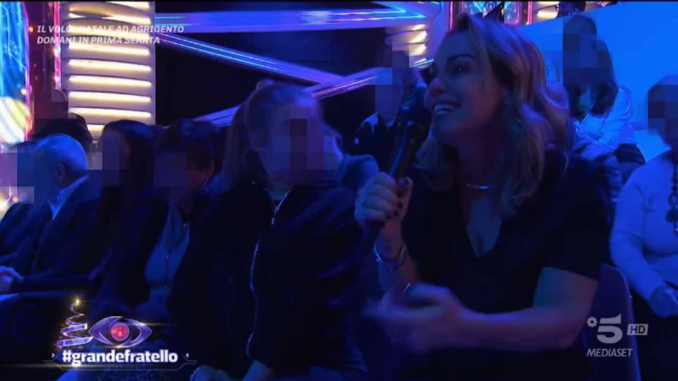 Sonia Bruganelli ospite tra il pubblico del Grande Fratello