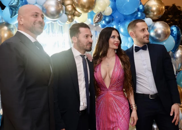 Donatella con Matteo Stella e altri collaboratori