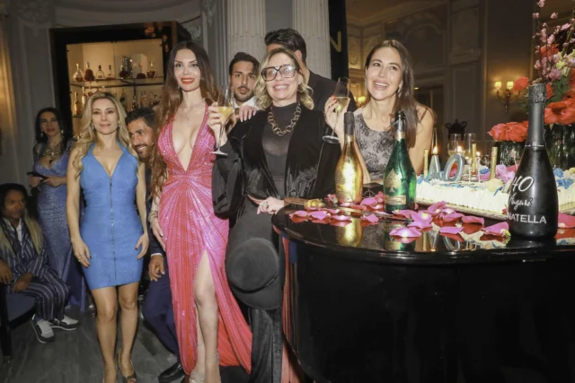 Donatella nel momento della torta - con Gaia Zucchi, Antonella Salvucci, Emanuela Gentilin