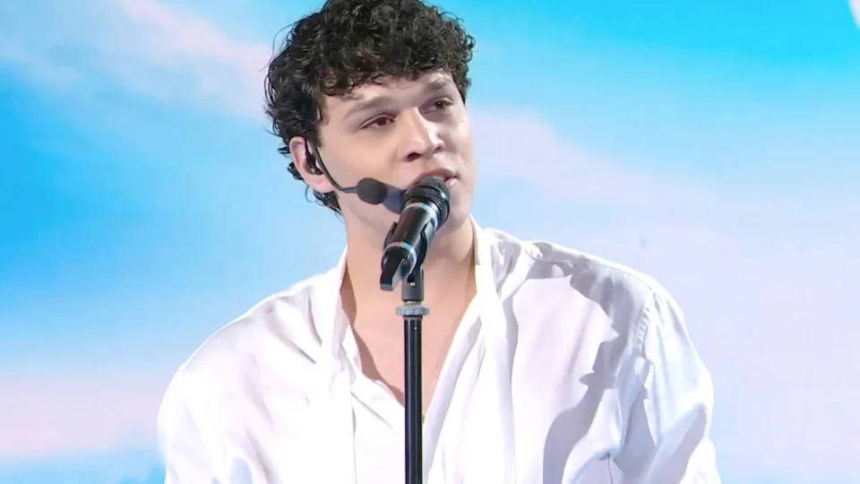 Amici 24, Nicolò canta un pezzo di Alex Warren e lui reposta il video