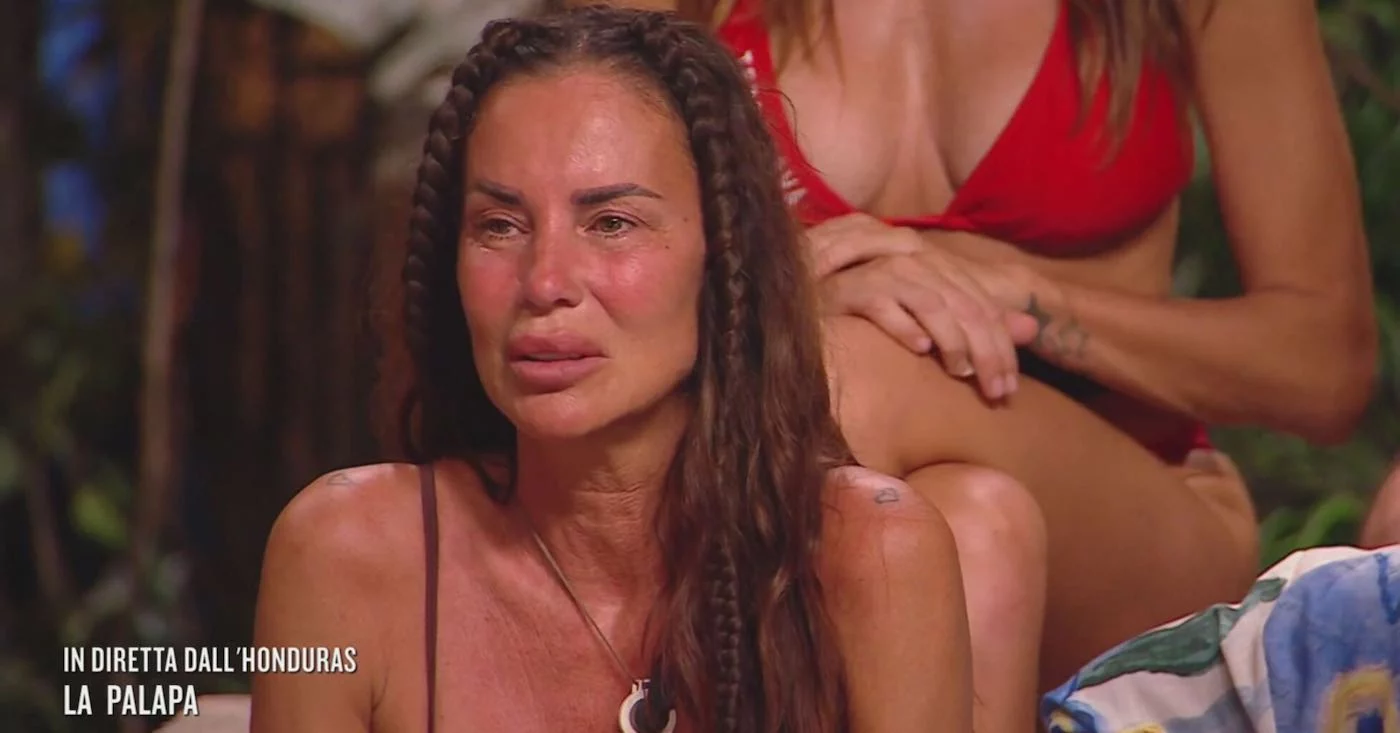 Antonella Mosetti abbandona L’Isola dei Famosi Antonella Mosetti abbandona L’Isola dei Famosi