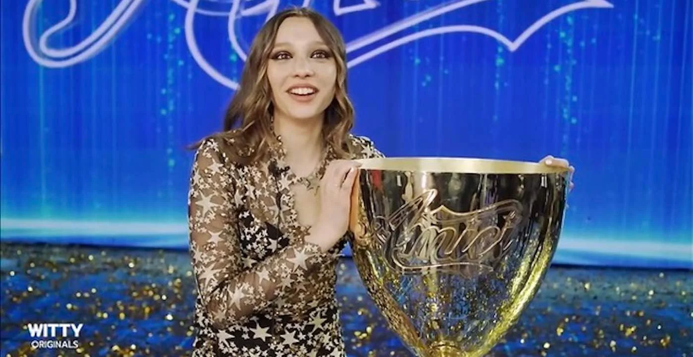 Amici 24, sarà Sarah Toscano a consegnare la coppa al vincitore Amici 24, sarà Sarah Toscano a consegnare la coppa al vincitore