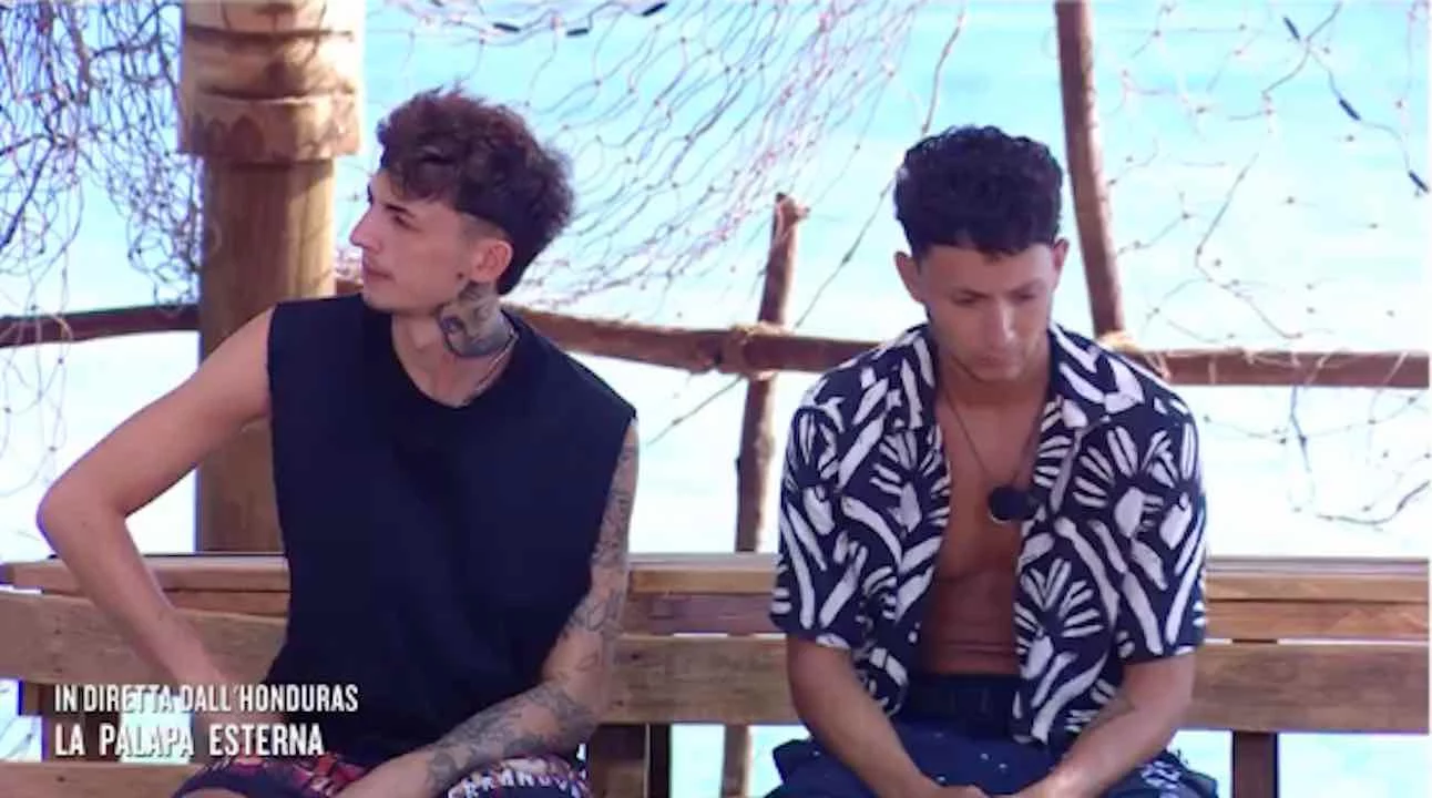Isola dei Famosi, Spadino e Nunzio si ritirano dopo l’infrazione Isola dei Famosi, Spadino e Nunzio si ritirano dopo l’infrazione