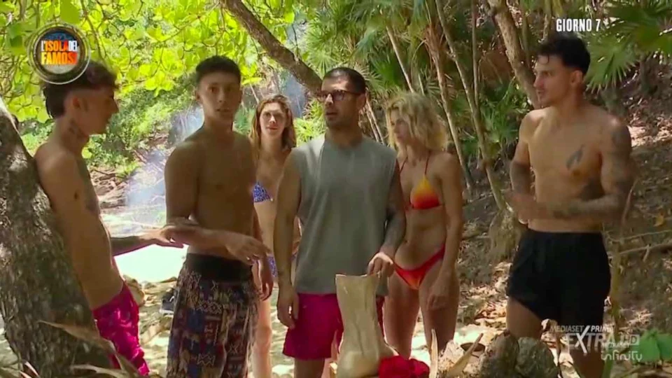 Isola dei Famosi due naufraghi ritirati