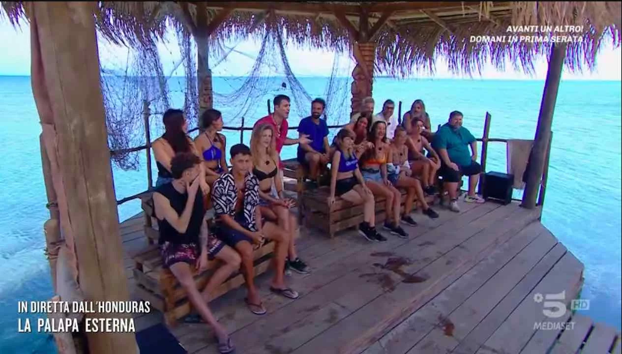 colpo di scena in diretta a l isola dei famosi camila abbandona il gioco