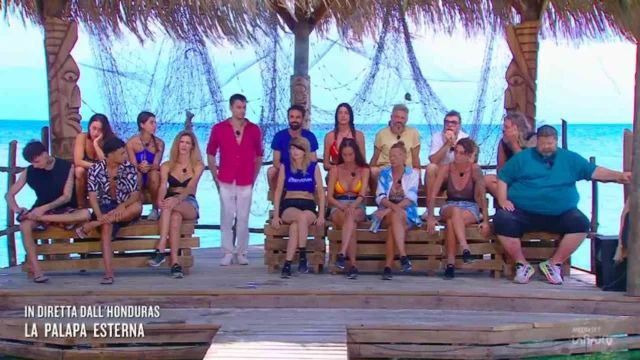 Isola dei Famosi naufraghi ritiro
