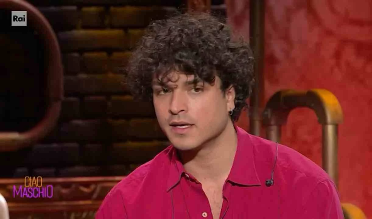 Leo Gassmann a Ciao Maschio: “Un film con papà? Perché no! In casa non parliamo di lavoro” Leo Gassmann a Ciao Maschio: “Un film con papà? Perché no! In casa non parliamo di lavoro”