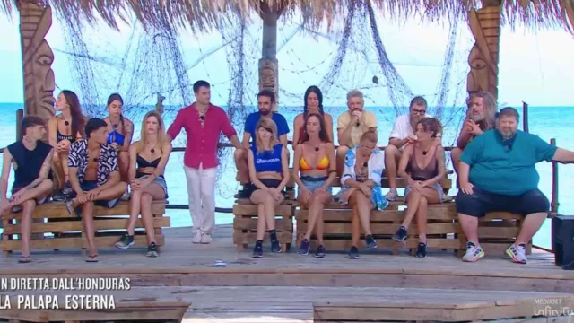 Isola dei Famosi, un altro naufrago starebbe pensando al ritiro