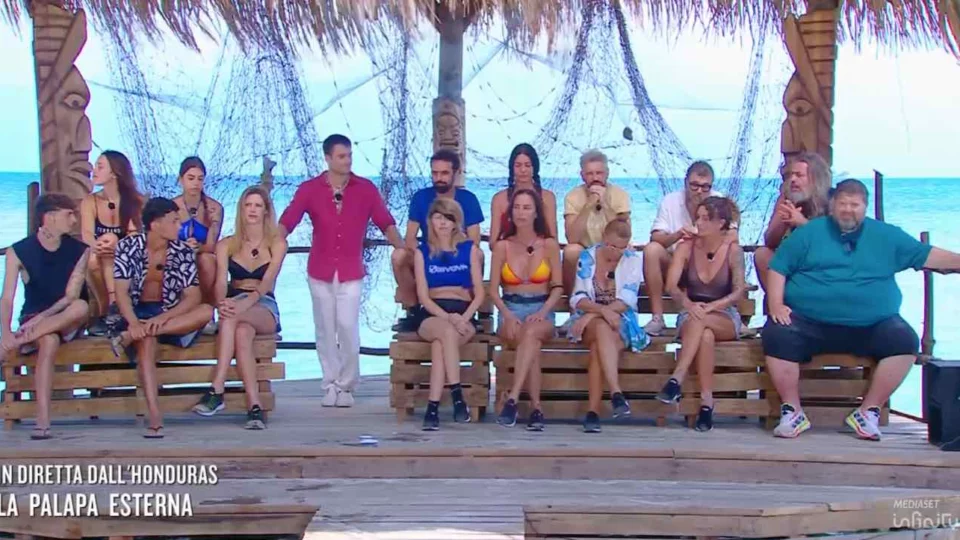 Isola dei Famosi, un altro naufrago starebbe pensando al ritiro