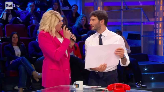 Stefano De Martino imitazione Maria De Filippi Affari Tuoi