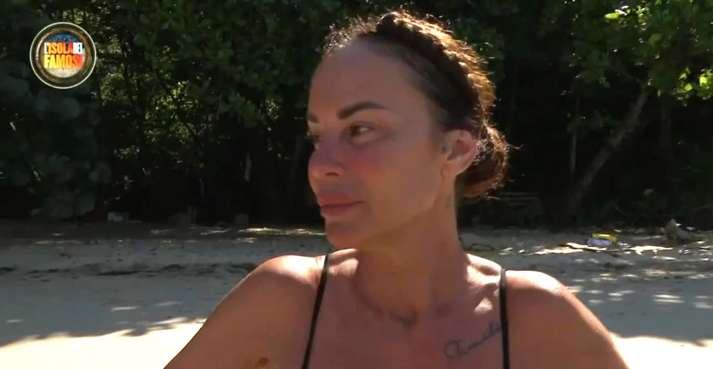 non c è tregua sull isola dei famosi antonella lascia temporaneamente la playa per controlli medici
