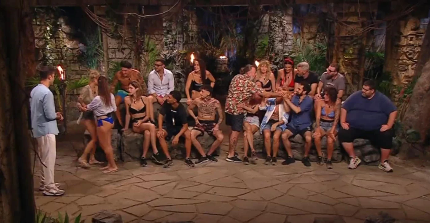 ennesima violazione del regolamento all isola dei famosi da Novella2000.it ennesima violazione del regolamento all isola dei famosi