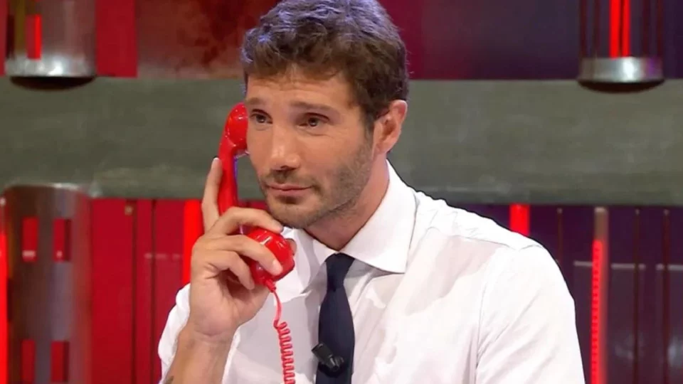 stefano de martino affari tuoi chiude estate