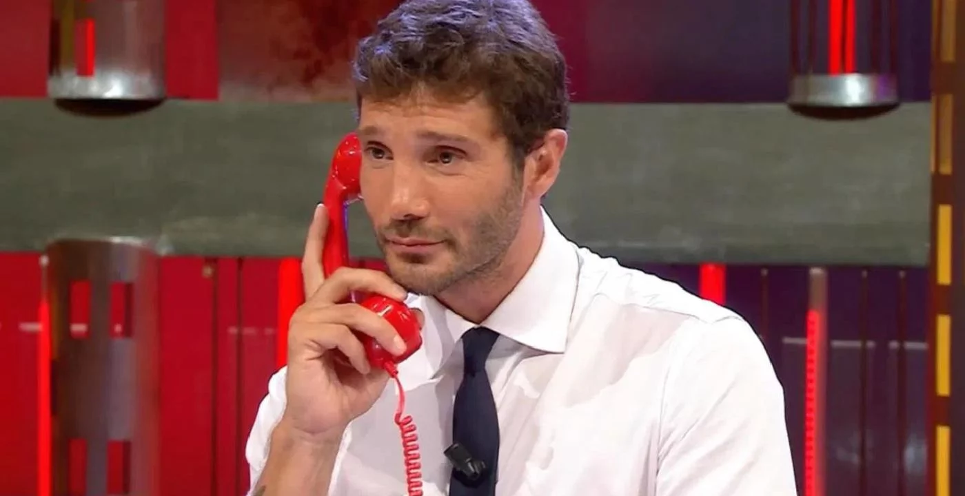 Niente vacanze per Stefano De Martino, Affari Tuoi andrà avanti fino a metà luglio Niente vacanze per Stefano De Martino, Affari Tuoi andrà avanti fino a metà luglio