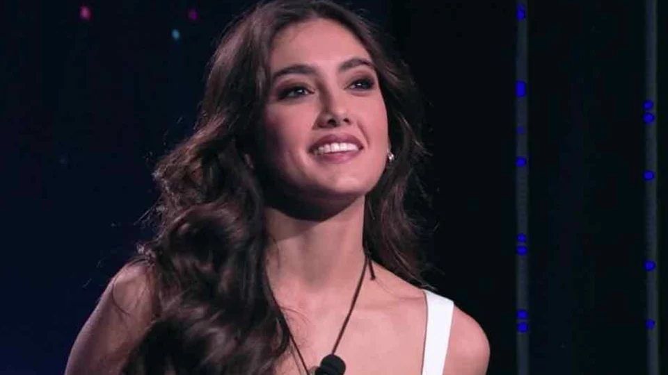 Zeudi Di Palma organizza un raduno di fan, i prezzi fanno discutere