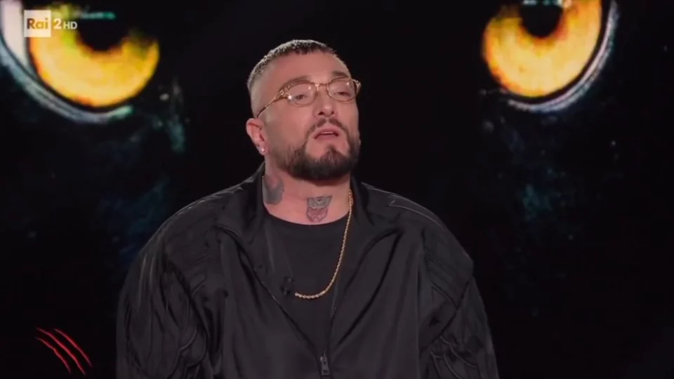 Guè sfata i miti sulla droga nel rap e accusa dei cantanti famosi