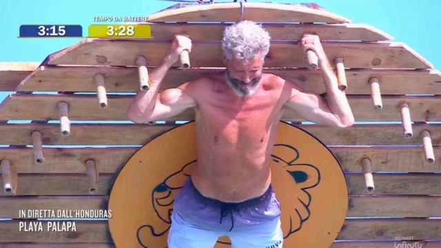 Isola dei Famosi Omar record Uomo Vitruviano