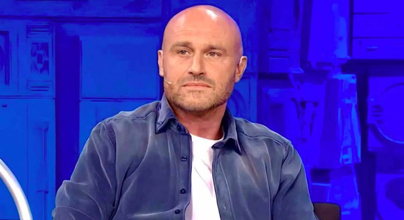 Rudy Zerbi si è fidanzato con una ragazza di 22 anni più giovane che scambiano per sua figlia (FOTO)