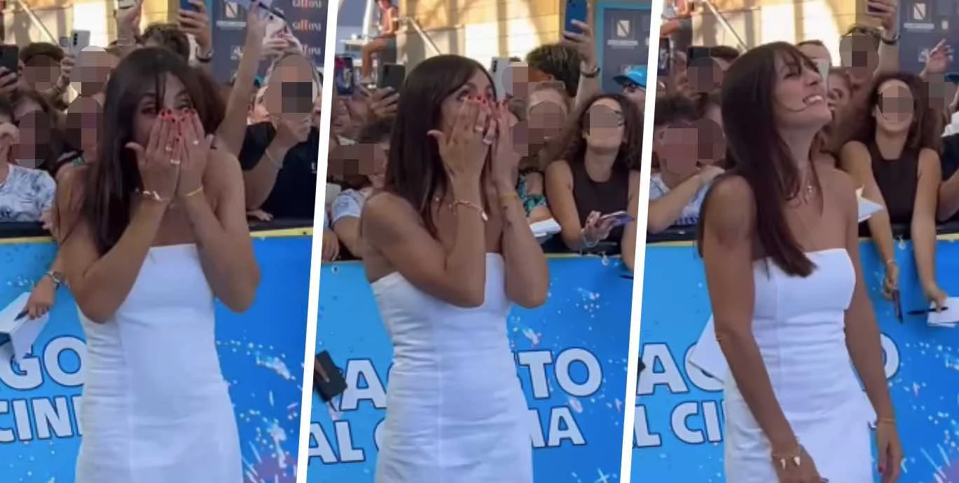 I fan cantano “T’appartengo”, Ambra Angiolini non trattiene le lacrime a Giffoni (VIDEO)