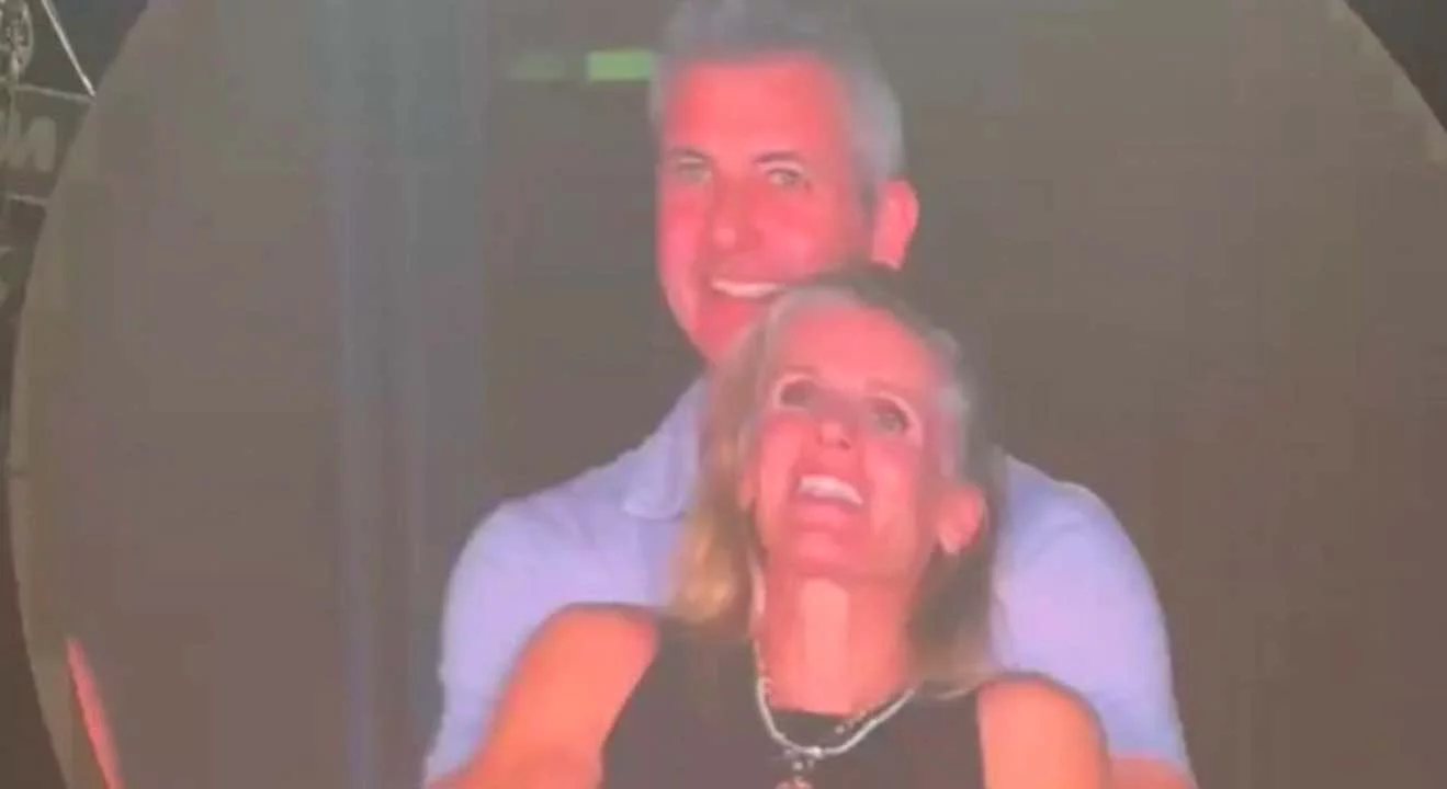 Scandalo Coldplay, dopo le dimissioni di Andy Byron anche la presunta amante Kristin Cabot si licenzia