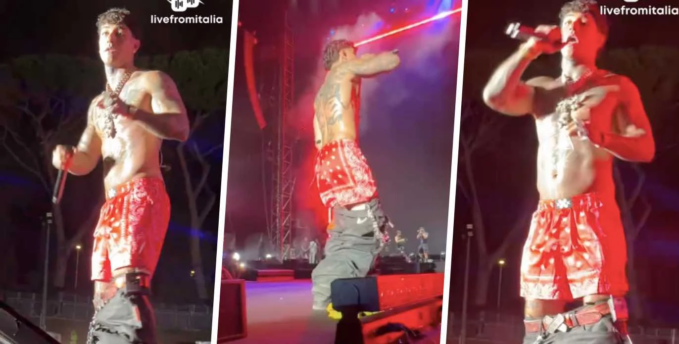 Tony Effe resta in mutande sul palco, incidente durante il concerto al Circo Massimo (VIDEO)
