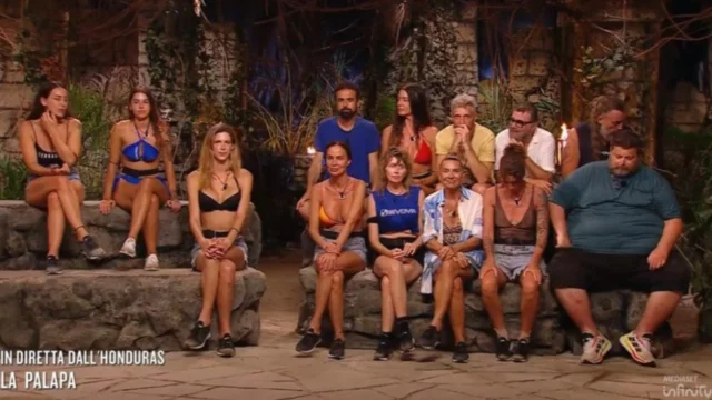 naufraga isola dei famosi dove bagno