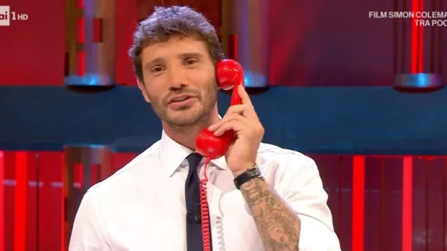 Stefano De Martino ha un nuovo amore, spuntano le foto del bacio