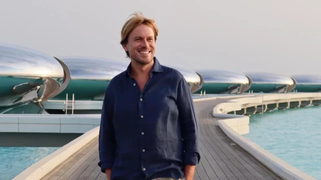 Christopher Aleo e Simona Jakstaite, lusso e romanticismo tra mare e deserto in Arabia Saudita