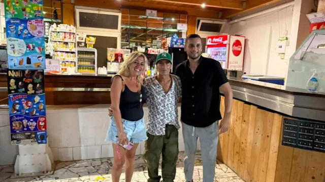 Ciccio Merolla e la sua estate napoletana- mare, pizza e famiglia al Lido Domizia