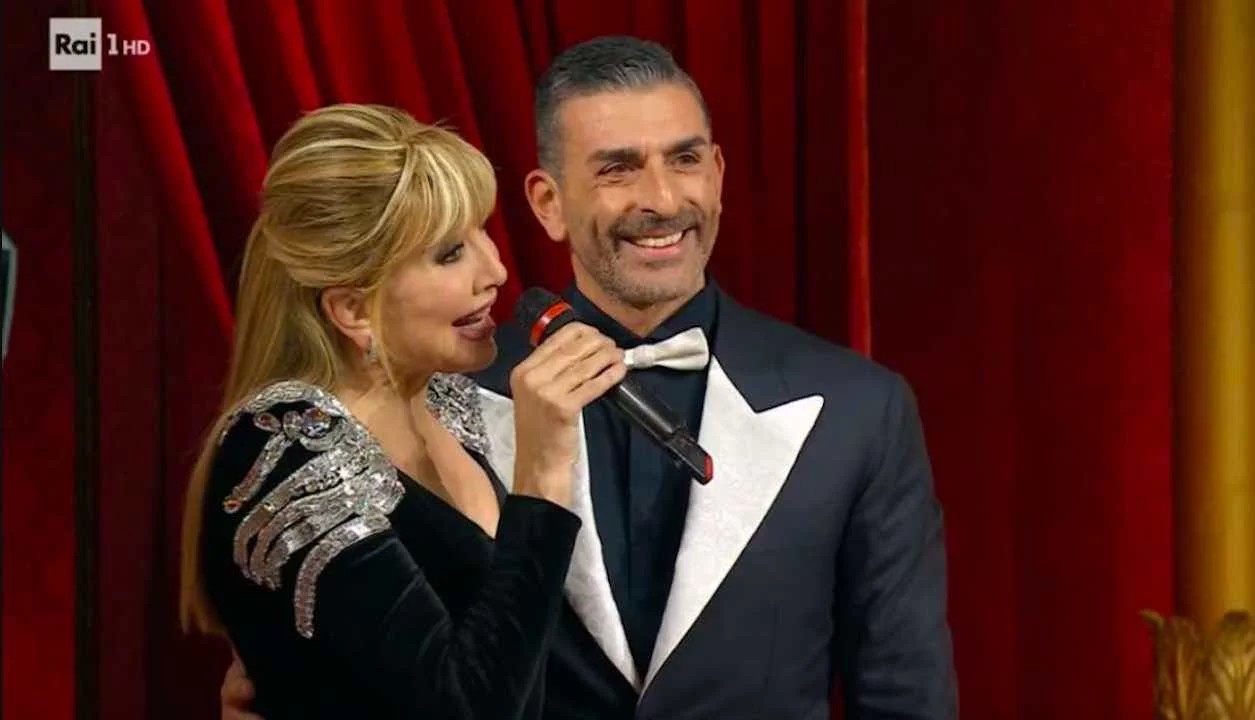 È tutto vero! Dopo il ritiro Simone Di Pasquale torna tra i maestri di Ballando con le Stelle (VIDEO)