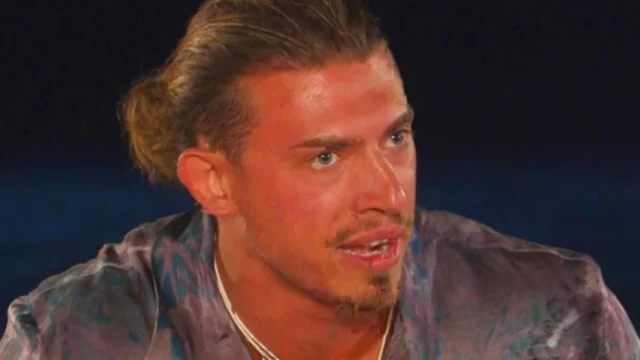 Temptation Island, Simone sorpreso con delle ragazze in discoteca