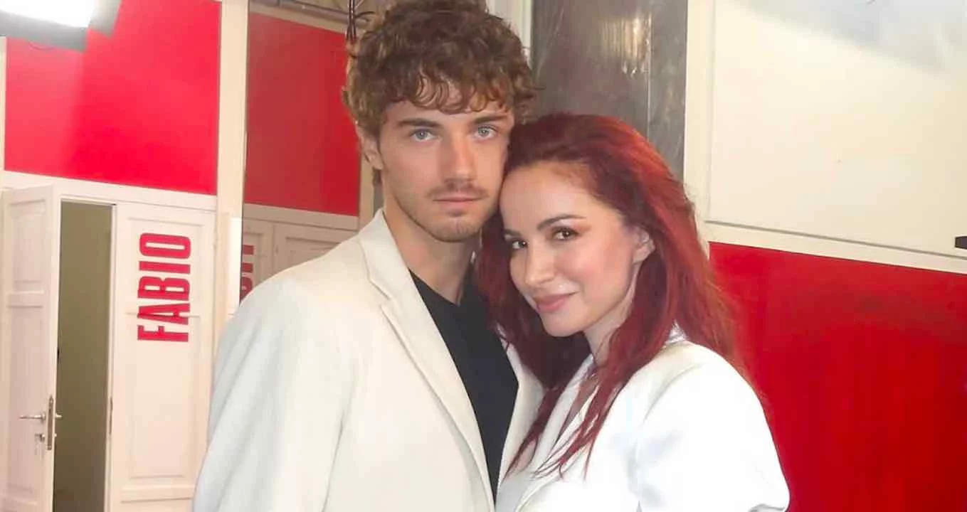 C’è del tenero tra Andrea Delogu e Nikita Perotti? “A lei piace il toyboy”, la conduttrice ribatte a tono