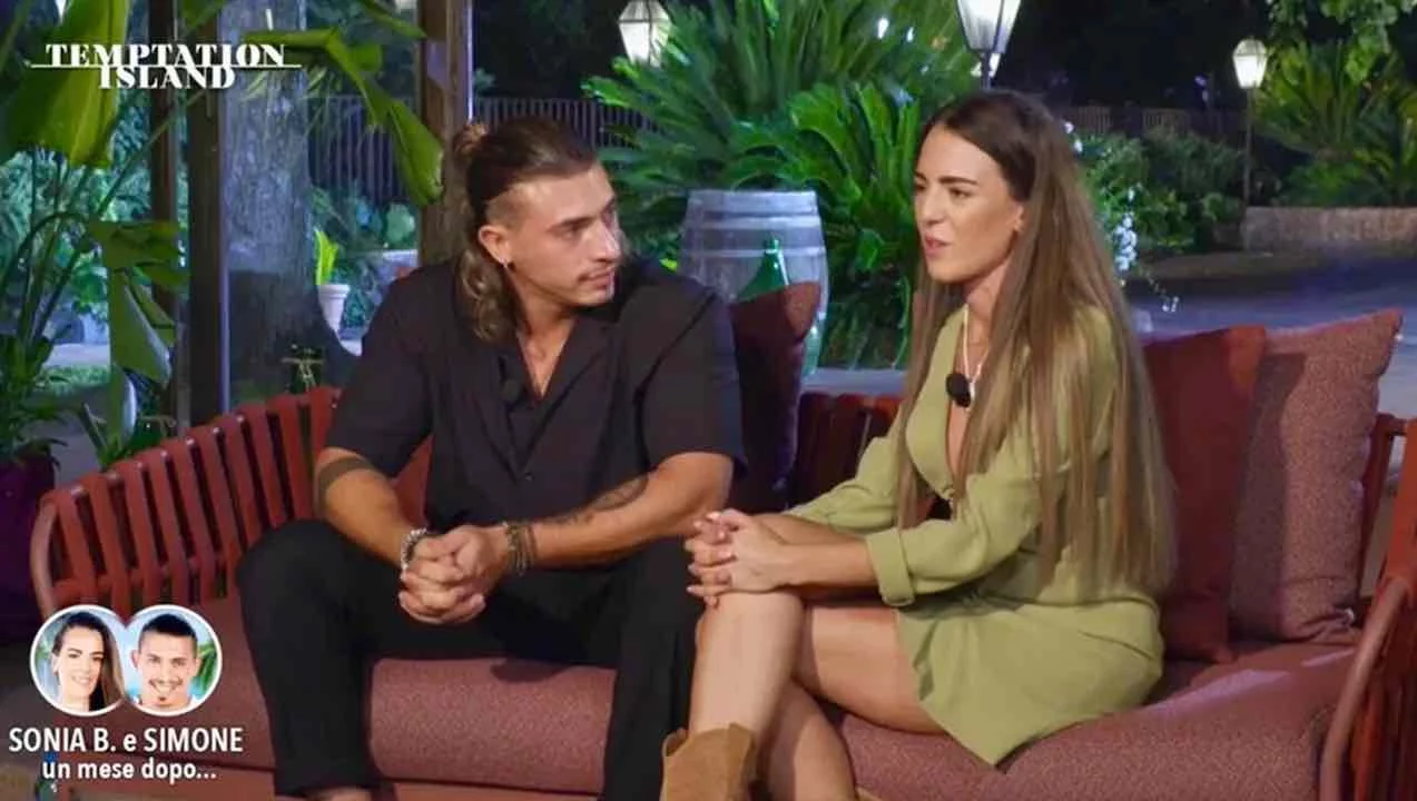 Sonia sbugiarda Simone: “Aveva un’altra prima di Temptation Island”, cos’è successo nello speciale