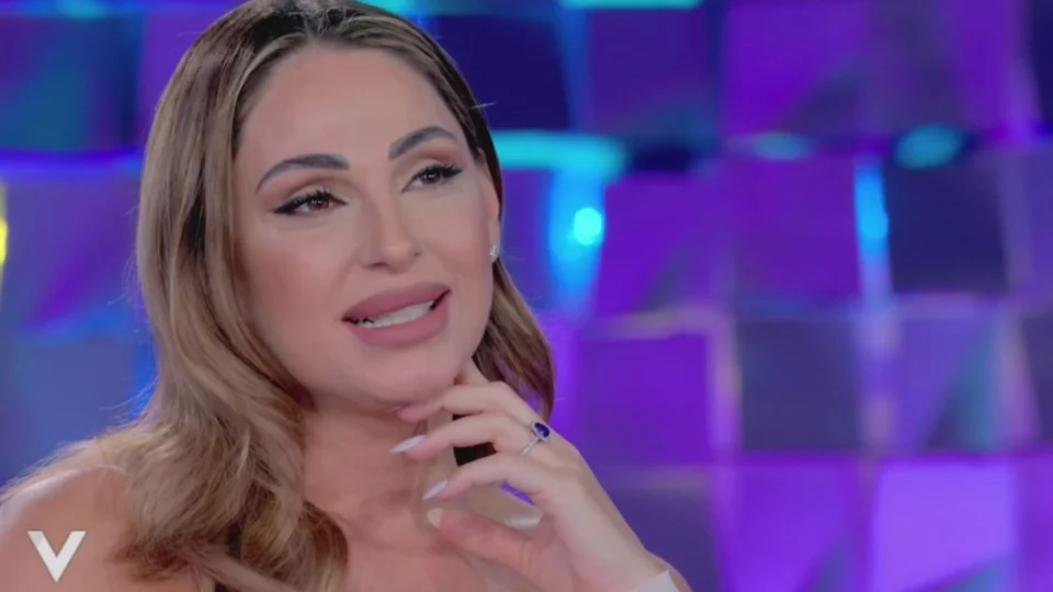 Anna Tatangelo svela il sesso e il nome di suo figlio