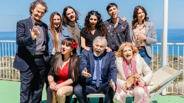 Due famiglie un funerale cast