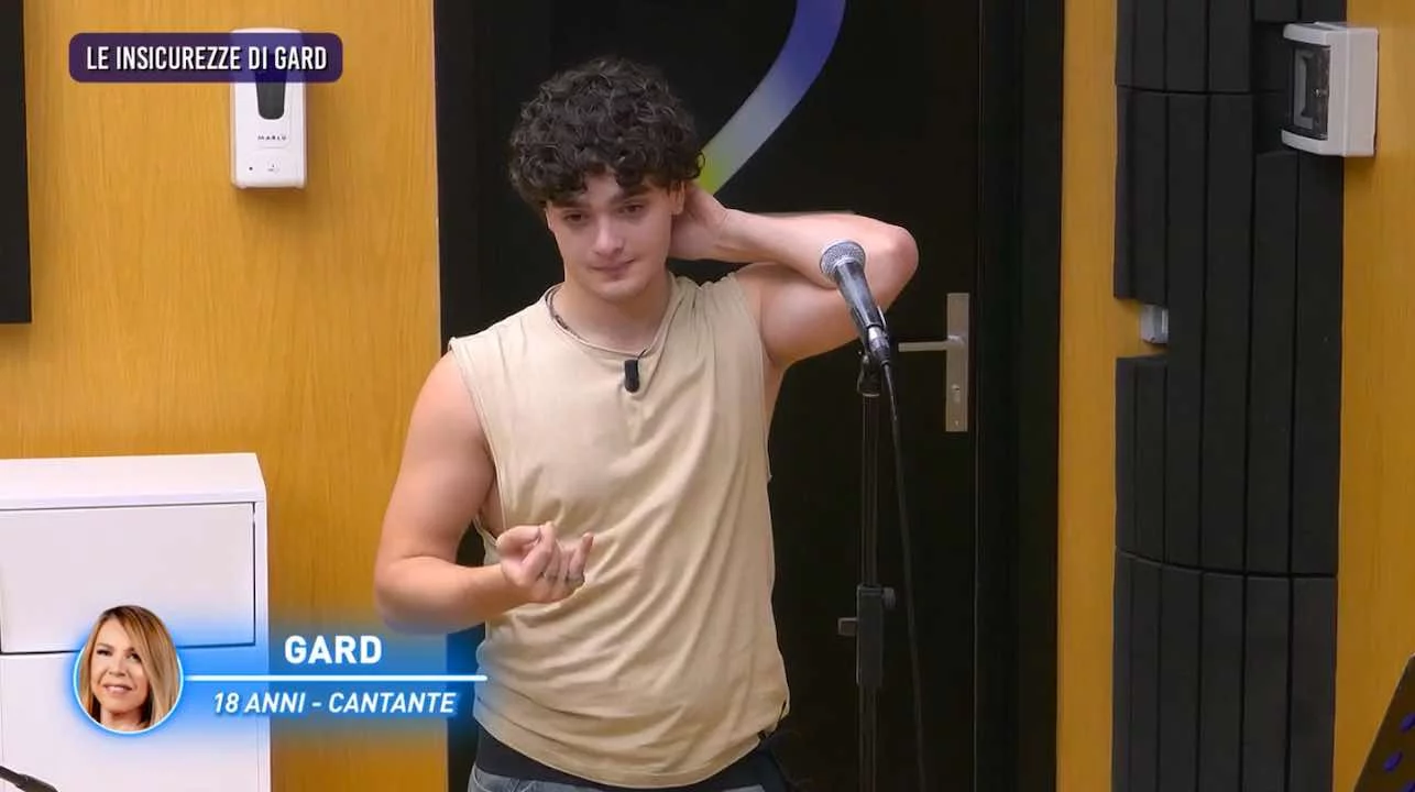 Gard va in crisi ad Amici 25: “Ho vissuto il bullismo, mi auto isolo per paura di essere isolato”