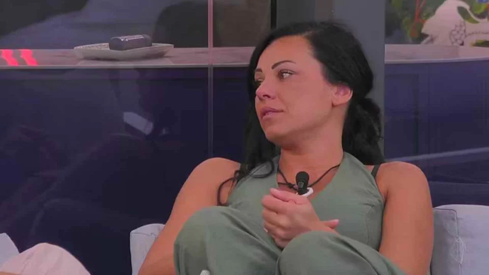 Grande Fratello, Francesca Carrara ha lasciato la Casa: il comunicato e i motivi