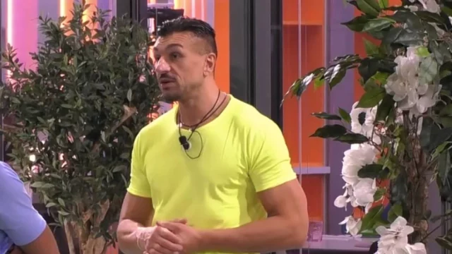 Grande Fratello, Matteo minaccia di abbandonare dopo 24 ore