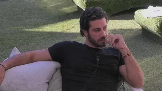 Grande Fratello, malore per Omer: la regia censura (VIDEO)