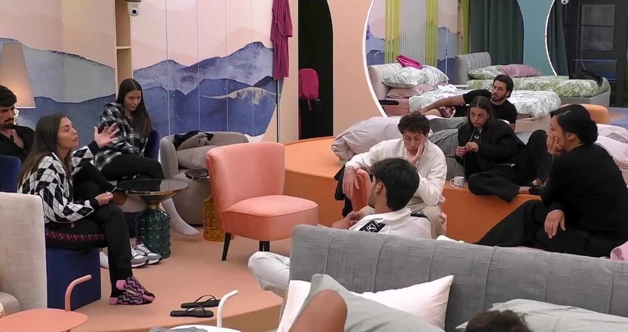Notte di tensione al Grande Fratello, Francesca accusa le coinquiline (VIDEO)