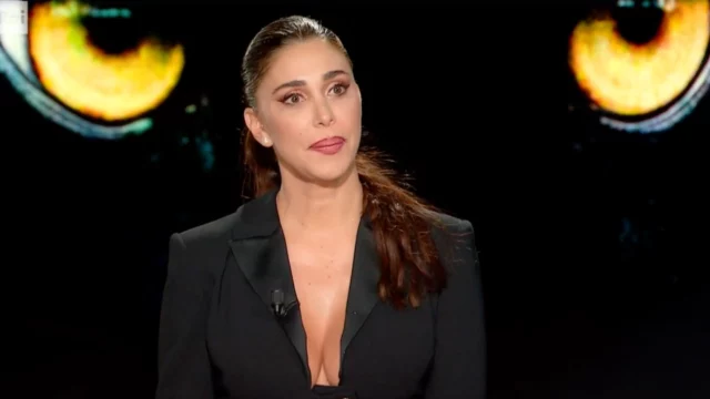 Belen Rodriguez confessa di aver avuto rapporti intimi con altre donne a Belve