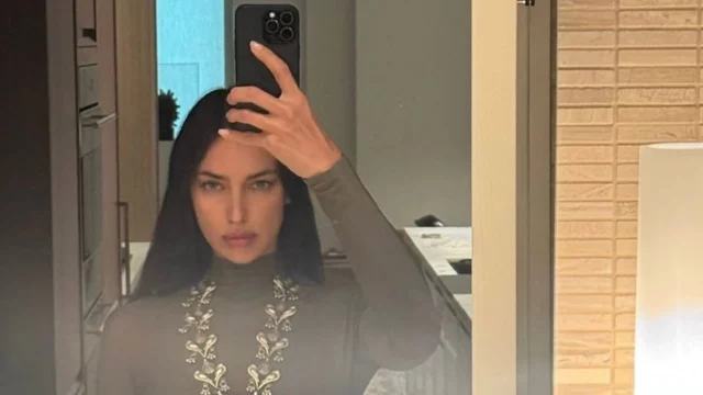 Irina Shayk si traveste da Cicciolina per Halloween