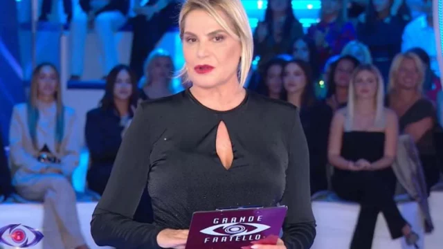 Simona Ventura lancia due scottanti spoiler sulla puntata di stasera del GF e svela un nuovo ingresso