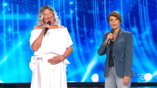 Tú sí que vales, Maria e Iacchetti imitano Amoroso ed Elisa