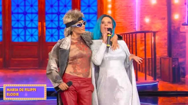 Elodie e Maria De Filippi imitano Achille Lauro e Rose Villain a Tú sí que vales