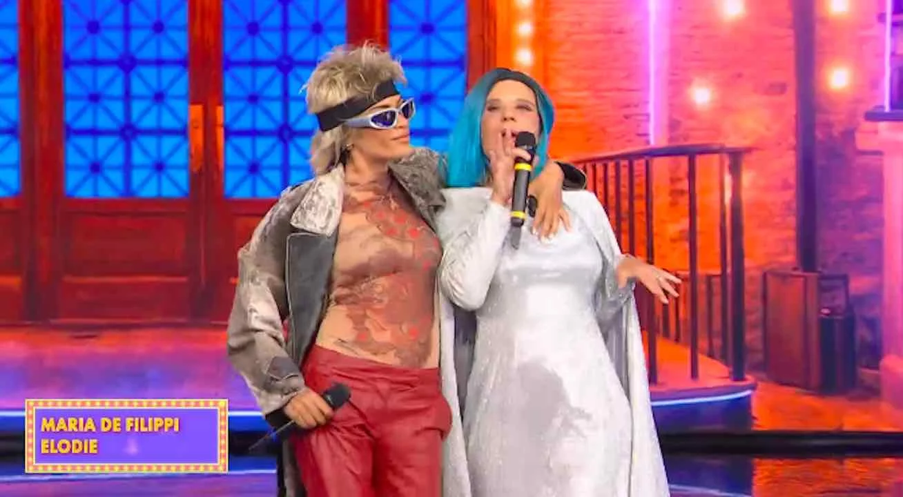 Elodie e Maria De Filippi imitano Achille Lauro e Rose Villain a Tú sí que vales