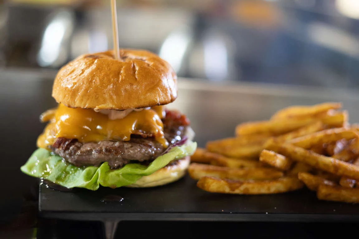 Sfida all’ultimo morso: trionfo inaspettato alla Burger Battle