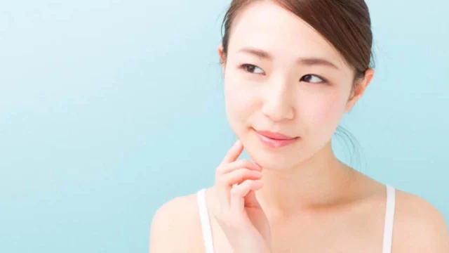 Esfoliazione del viso: cos'è, perché farla e come scegliere il prodotto giusto